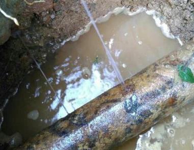 湛河楼顶渗水维修公司分享下地暖漏水的原因及检测方法。